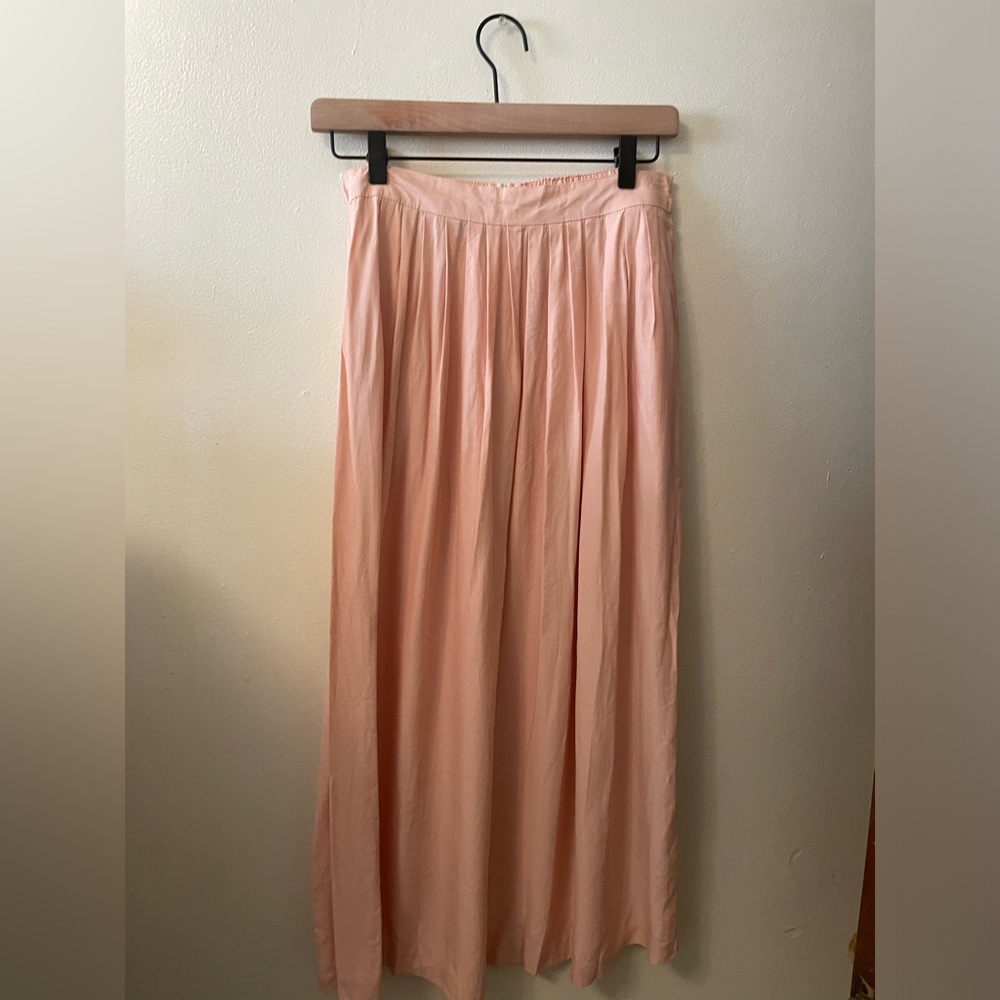 Carol Anderson collection pretty peach colored skirt with pockets, size small